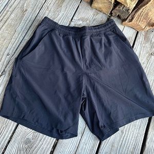 Men’s Black Lululemon short 7” medium